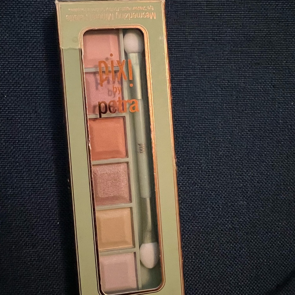 Pixi by Petra eyeshadow palette